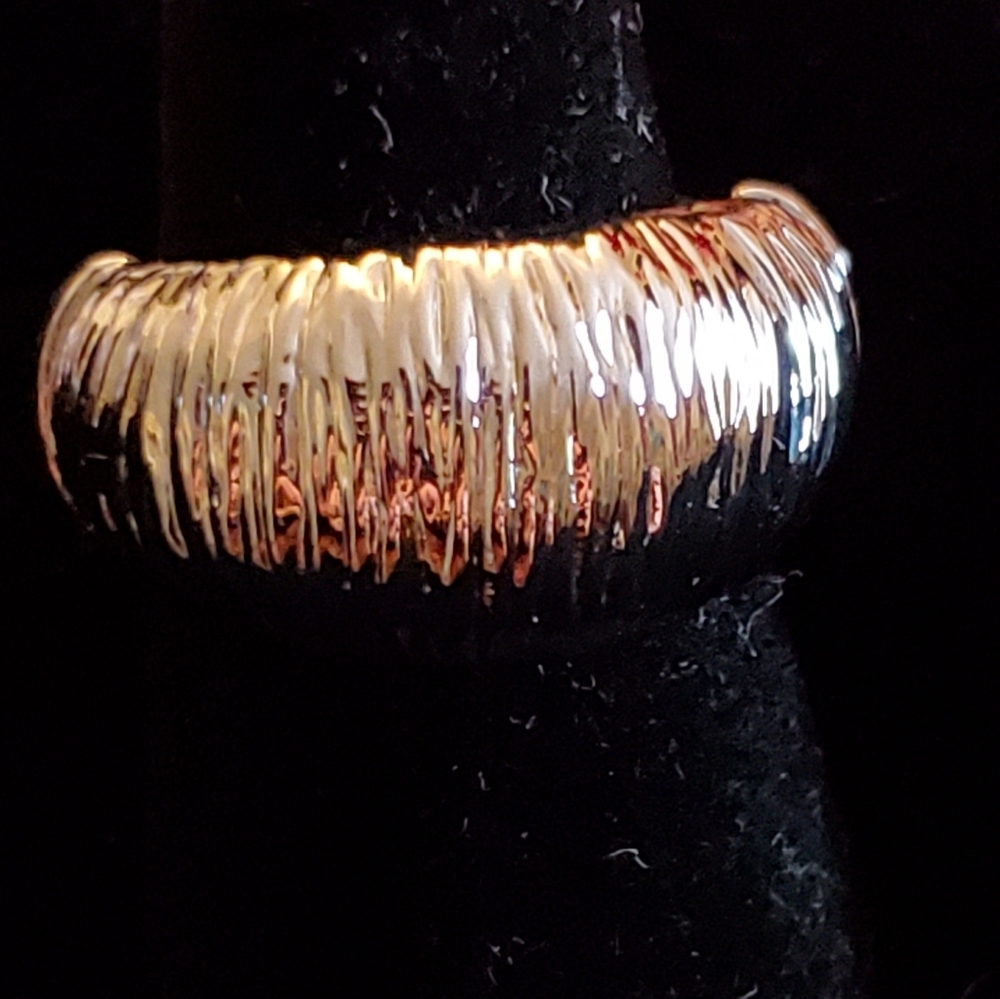 Lia Sophia ribbed silvertone dome ring size 6